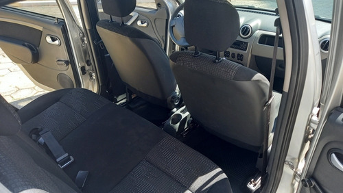 Renault Sandero 2011 1.0 16v Expression Hi-flex 5p