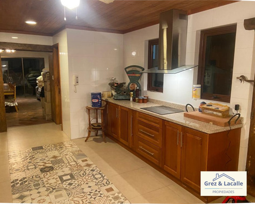 Se Vende Casa En Exclusivo Sector De Curicó.