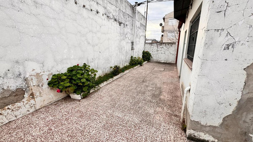 Departamento En Venta - 2 Dormitorios 1 Baño - Cochera - 152mts2 - Chivilcoy