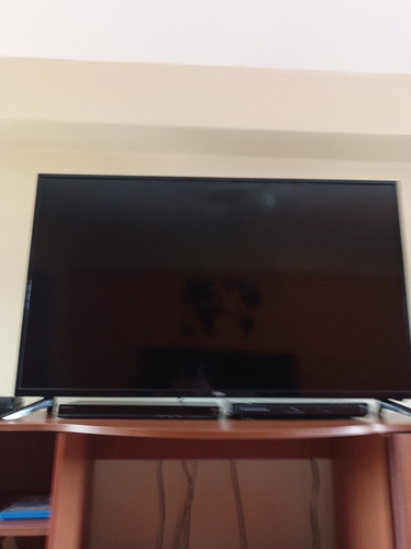 Imagen 1 de 3 de Tv 65 Pulgadas Para Reparar,pantalla Con Líneas Verticales 