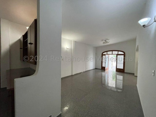 Casa En Alquiler Urb. El Castaño #25-20763 R4m