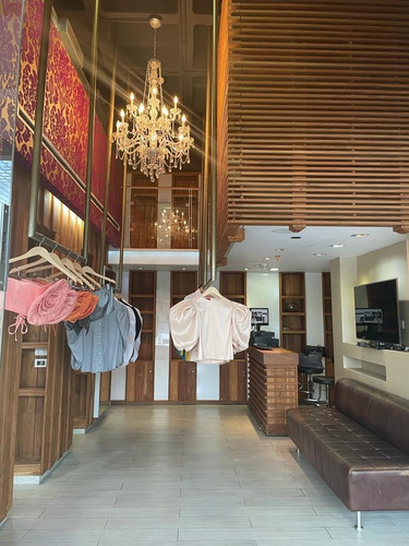 Venta De Local En El Centro Comercial Galerias Prados Del Este
