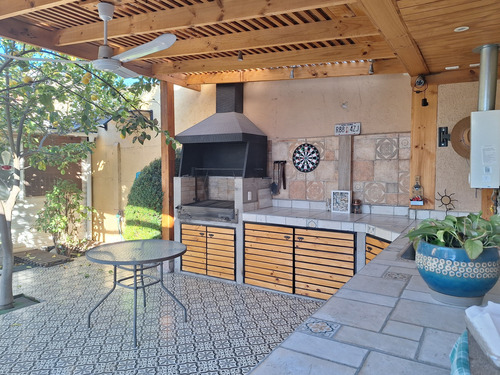 Excelente Casa Remodelada, En Condominio De Linderos