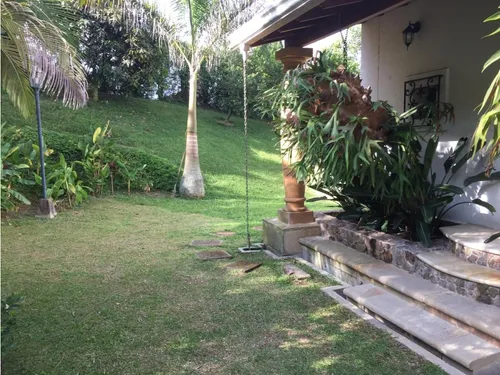 Medellin Venta De Espectacular Casa Con Diseño Y Ubicación Inmejorable