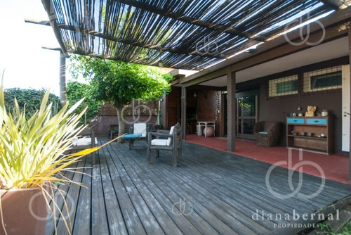 Casa De 3 Dormitorios En Mansa, Punta Del Este. - Ref: 41178