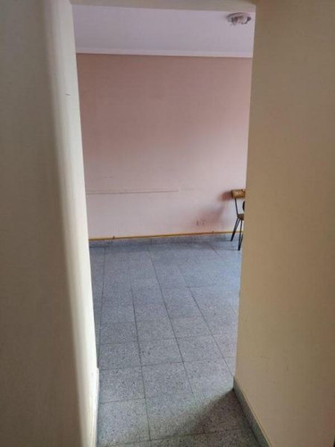Imagen 2 de 13 de 2 Amb Con Balcón A La Calle, Zona Guemes
