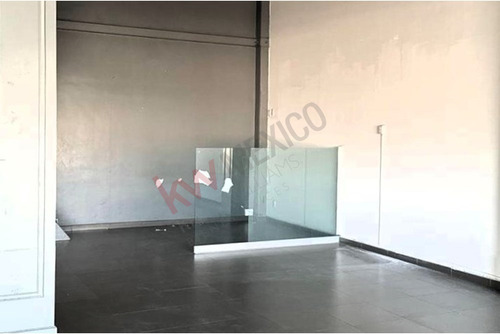 Local Comercial En Renta De 720 M2 Sobre Bernardo Quintana, Querétaro