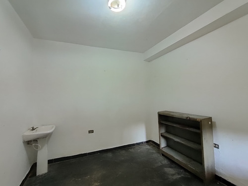Alquila Cubiculo Para Consultas Medicas Barrio Central 01-72