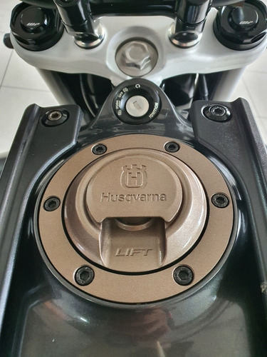 Imagen 14 de 15 de Husqvarna Svartpilen 401