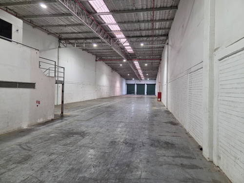 Arriendo Bodega Con Oficinas En Condominio Industrial