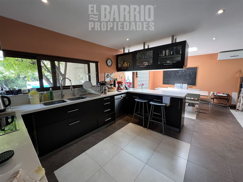 Casa En Venta De 4 Dorm. En Las Brisas De Chicureo