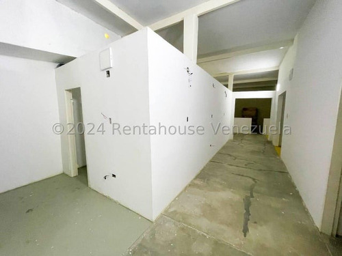 Casa Comercial En Alquiler Chuao Mls #24-21398 Bm