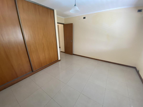Casa De 3 Dormitorios Con Parrillero, Pileta Y Galería - Fisherton