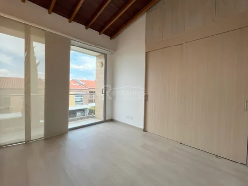Casa En Arriendo En Loma Del Atravesado. Cod A776020