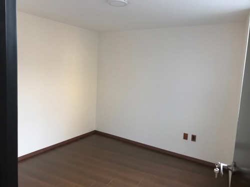 Imagen 2 de 12 de Casa Con Uso De Suelo, Remodelada En Ubicación Privilegiada!