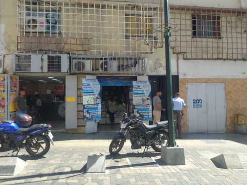 Se Vende Excelente Local En El Bulevar De Sabana Grande Y.m.