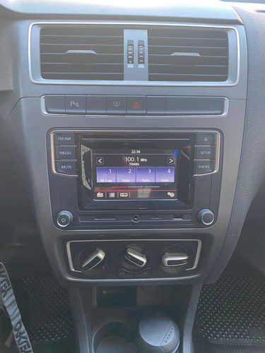 Imagem 8 de 10 de Volkswagen Fox 2017 1.6 Comfortline Total Flex I-motion 5p