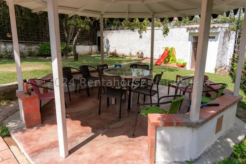 ¡un Oasis En Caracas! Casa De Multiples Niveles En Venta Lomas De La Trinidad
