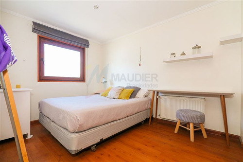 Casa En Venta De 5 Dorm. En Las Condes