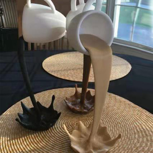 Decoración De Mesa: Taza De Café Flotante Que Se Derrama