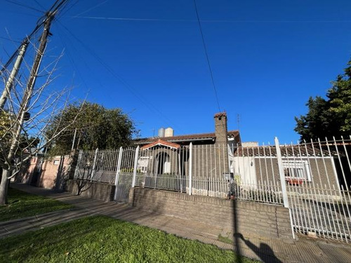 Casa En Claypole Con Hermoso Parque