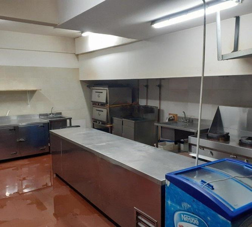 Imagen 6 de 20 de Local Comercial De 220m2 En Pleno Centro De Pinamar