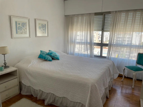 Alquilo Amplio Apartamento De Categoría, 3 Dormitorios, 3 Baños, Balcón, 2 Cocheras, Calefacción Y Más, Acepta Depósito De Garantia, Ubicado En Punta Carretas.