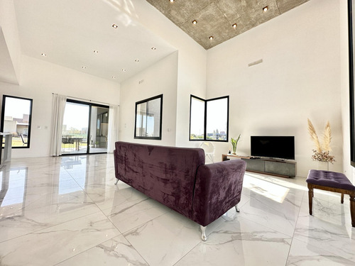 Casa En Venta 4 Ambientes En Una Planta Con Pileta - Barrio Privado San Lucas