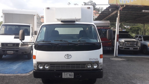 Imagen 2 de 12 de Toyota Dyna Refrigerada
