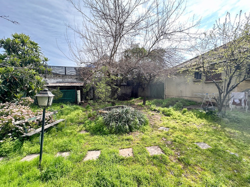 Oportunidad Para Remodelar. Una Ubicación Inmejorable.