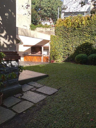 Imagen 1 de 15 de Residencia De Gran Categoría Con Fondo Y Parrillero A Pasos De La Rambla
