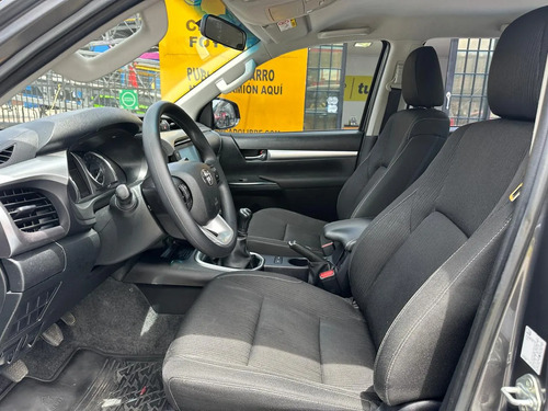 Toyota Hilux 4x4 2400cc Mt Aa