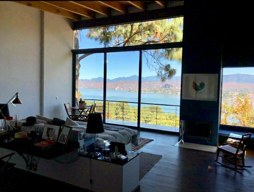Excepcional Casa En Venta En Avándaro, Con Vista Al Lago.