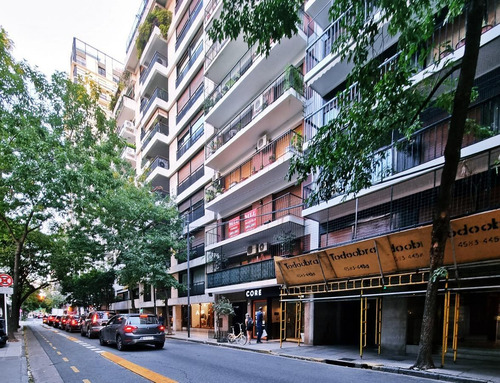 Imagen 4 de 4 de Excelente Local Con Patio Y Oficina / 2 Baños / Recoleta