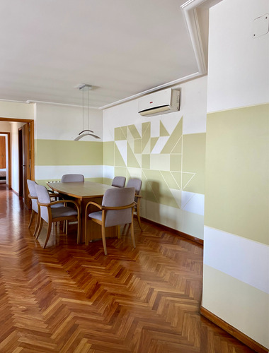 Departamento De Categoría. Muy Bien Ubicado Y Luminoso