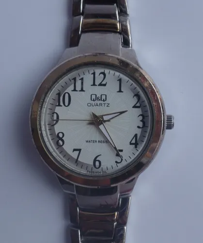 Q q Reloj Para Dama Water Resist 3 Bar. Acero Inoxidable