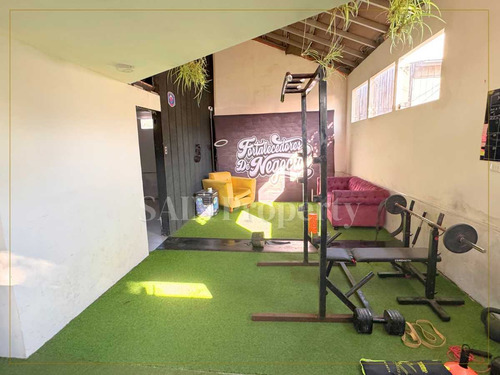 Casa Con Patio Y Gran Bodega (103650)