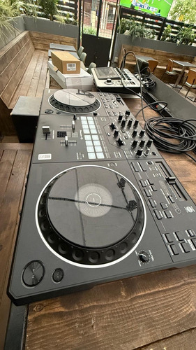 The Pioneer Ddj-rev5 4-deck Dj Controller (Usado)