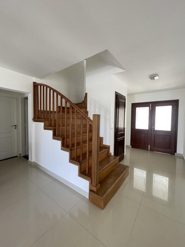 Casa En Alq. Anual - Santa Teresa, Villanueva - 5 Amb - A La Laguna Con Muelle