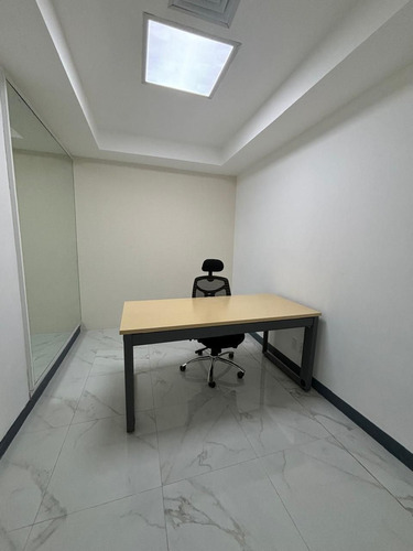 Oficina Renta, Novo Emerald Business And Health Center.