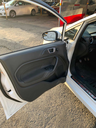 Imagen 10 de 15 de Ford Fiesta 1.6 St Std 6 Vel Ac 2014