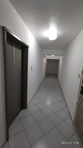 Imagen 18 de 20 de Vendo Apartamento Actualizado En Calle Cerrada De La Urbina