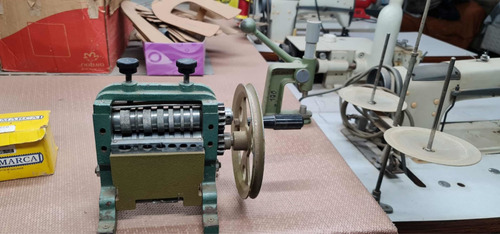 Imagem 2 de 5 de Vende-se Uma Fábrica De Calçados Feminino 61.984.100.200