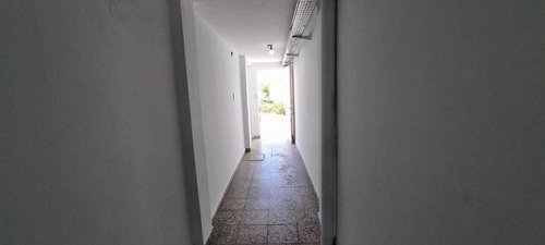 Imagen 4 de 10 de Alquilo En El Palomar Departamento Tipo Casa Al Fondo Lado Derecho De 2 Ambientes Entrada Por Pasillo En Comun F: 9017