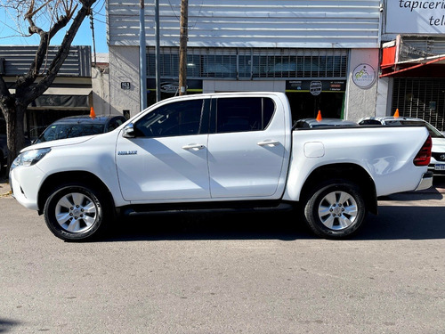 Imagen 8 de 12 de Toyota Hilux Srv 4x2 2.8tdi D/cab Mt Mod. 2017