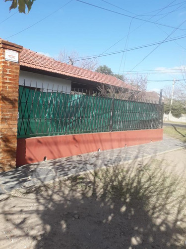 Casa En Alquiler - 2 Dormitorios 1 Baño - 90mts2- Manuel B Gonnet