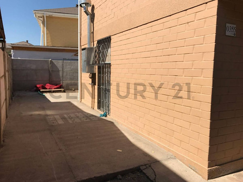 Linda Y Acogedora Casa Aislada De 2 Pisos En Villa Solar ...