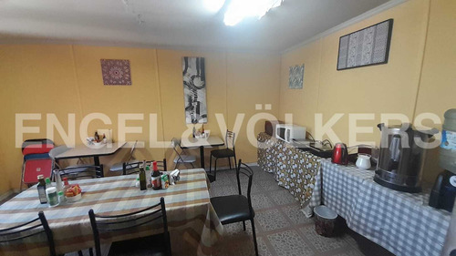 Venta De Hostal Funcionando Con Casa Amoblada En Parcela.