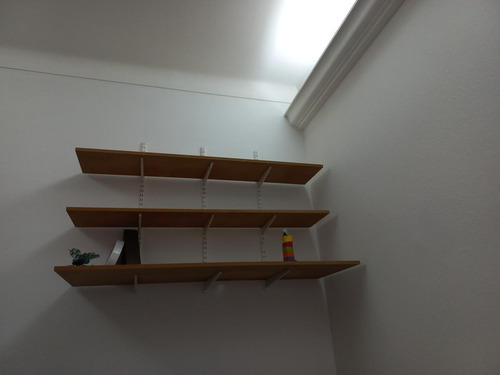 Imagen 4 de 14 de Depto 2 Amb. Cocina Y Baño Completos. Com. Diario. Bajas Expensas. Por Escalera