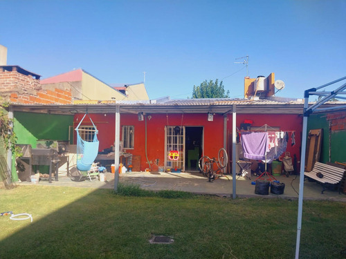 Casa En Venta - 3 Dormitorios 1 Baño - Local - Cochera - Lisandro Olmos, La Plata